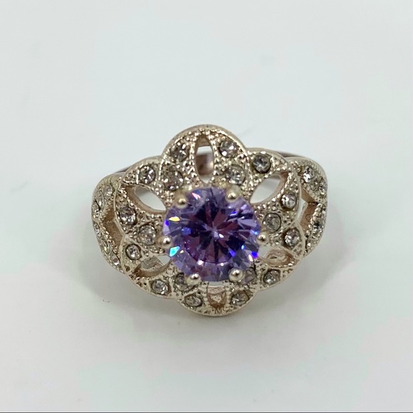 Avon Dazzling Floral Purple Cubic Zirconia Silver Tone Cocktail Ring, 10 - Picture 1 of 15